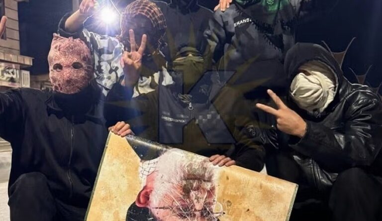 iran-khamenei-against-rebellion