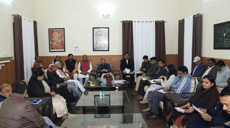 up-minister-reviews-development-works-in-bareilly