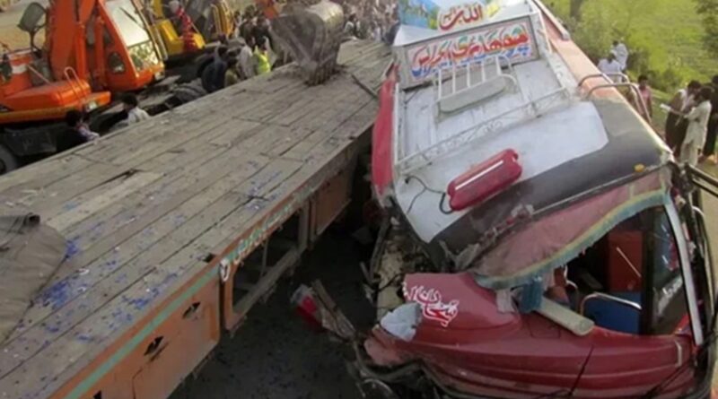 pak-road-accident-11-killed