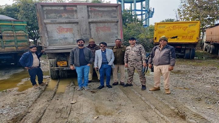 mp-gwalior-illegal-mineral-storage-dumper-seized