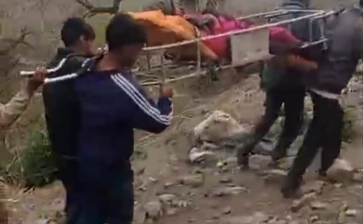 uk-villagers-carry-sick-woman