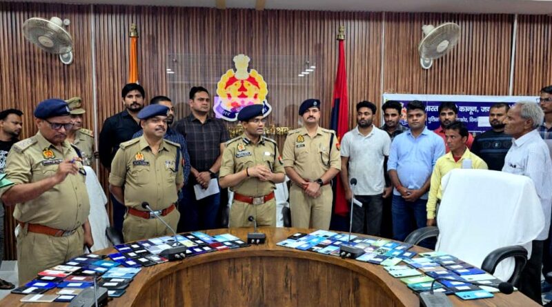 lost-mobiles-returned-by-polic