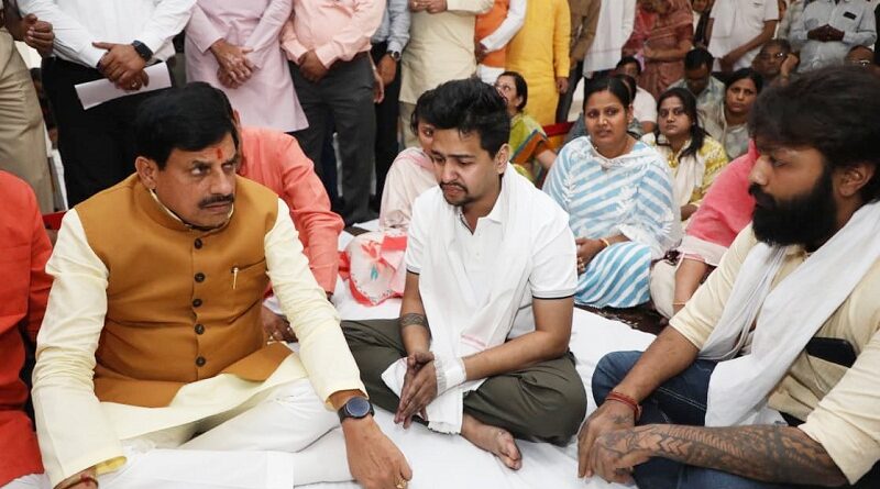 mp-cm-meets-fire-victims-says-experts-will-thoroug