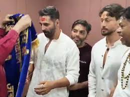 ujjain-mahakal-akshay-tiger-dimple-kapadia