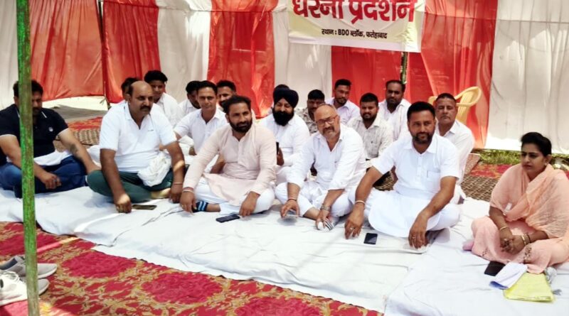 dharna-against-bdpo-fatehabad