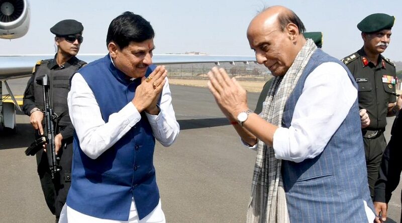 mp-cm-bids-farewell-to-defence-minister-rajnath-si