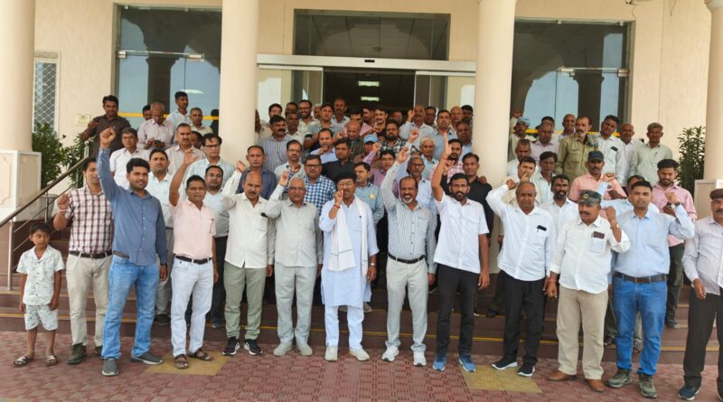 employees-warn-government-