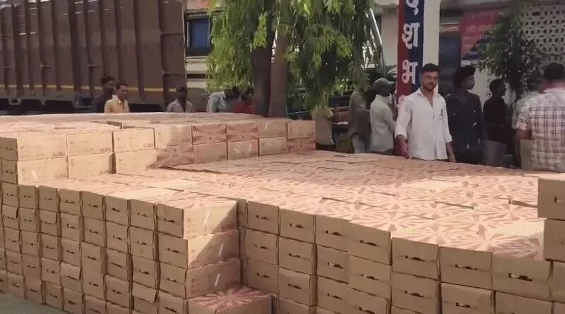 sehore-illegal-liquor-seized-from-truck-on-highway