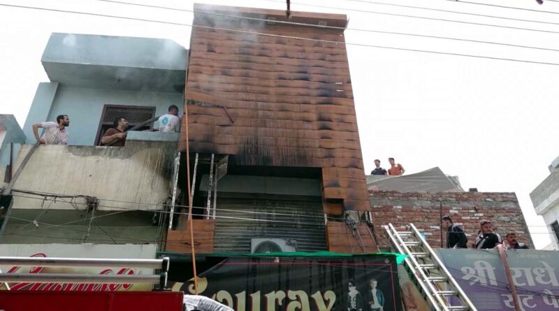 major-fire-in-showroom
