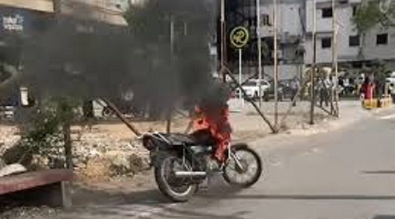 indore-moving-bike-turns-into-a-ball-of-fire-burns
