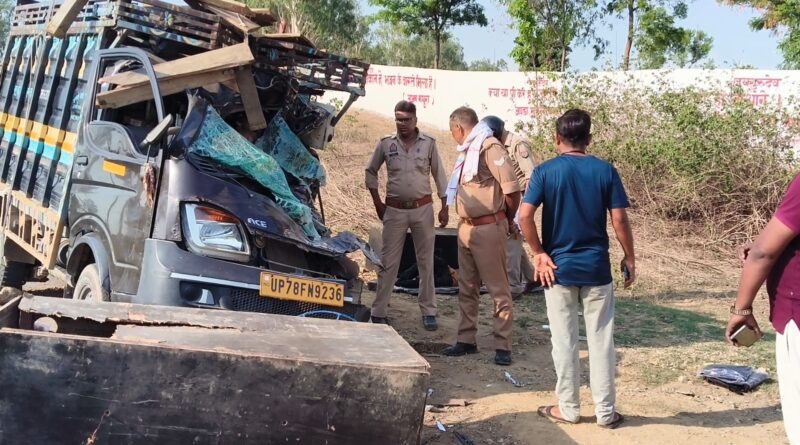 up-road-accident-2-died-3-inju