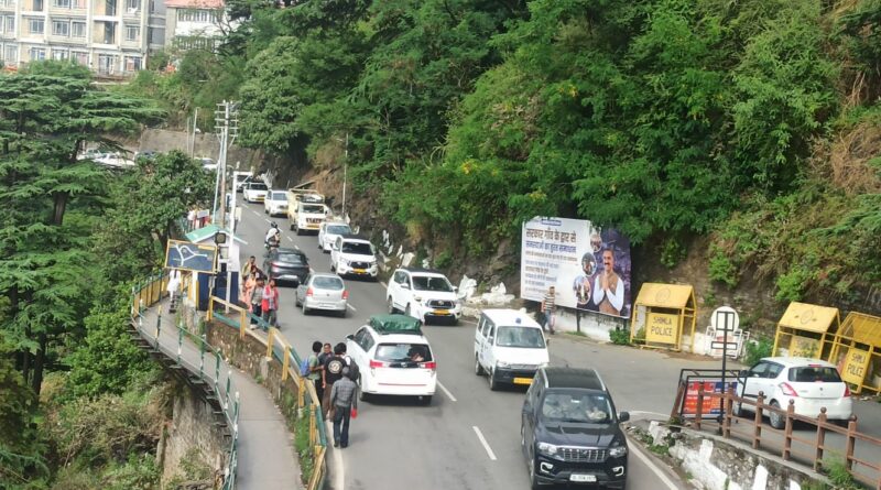 tourist-crowd-traffic-hotels
