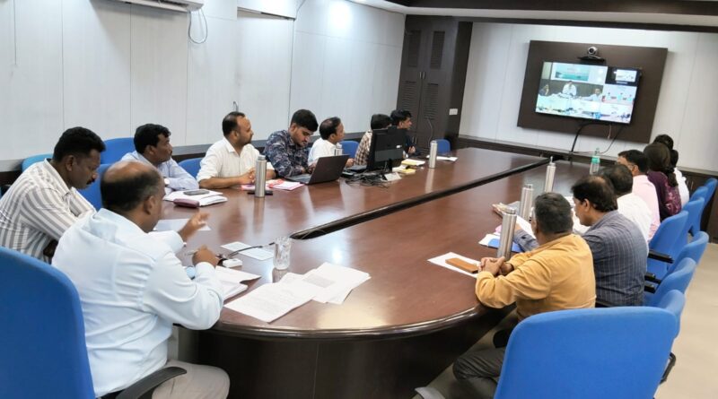 rajgarh-divisional-commissioner-reviews-developmen