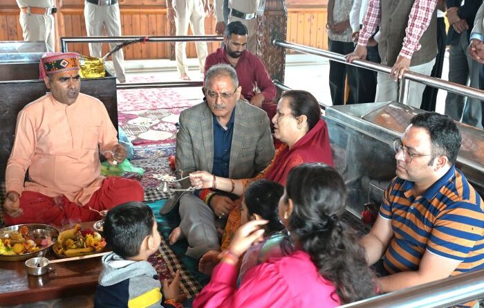 governor-tara-devi-temple-off
