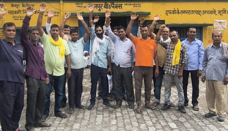 up-farmers-protest-cooperative