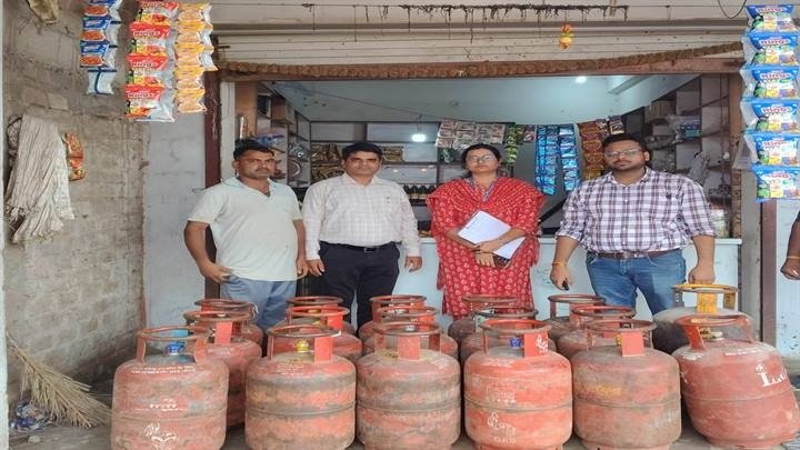 mp-indore-food-department-raids-illegal-storage-re