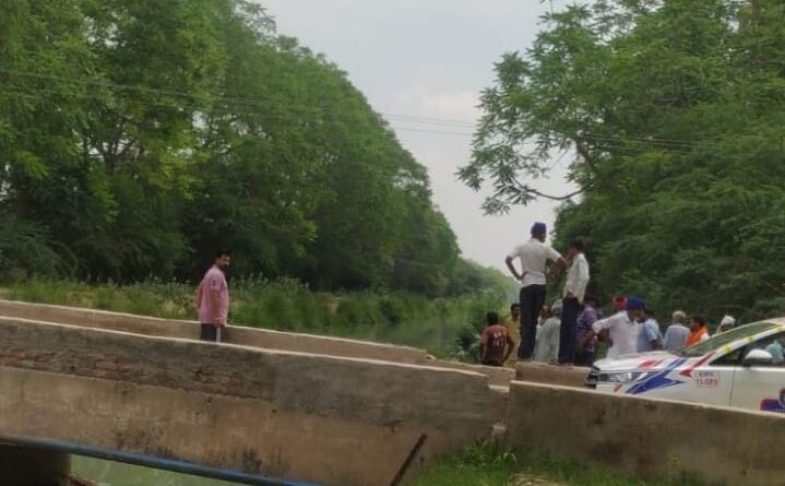 woman-jumps-into-the-canal