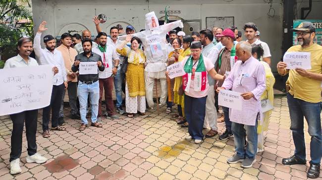 protested-against-lathi-charge