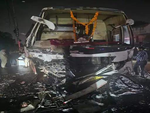 collision-between-an-indore-bound-truck-and-a-bus-