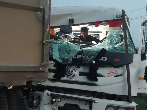 bhind-head-on-collision-between-two-dumpers-while-
