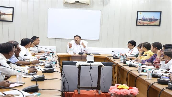 mp-undertake-result-oriented-work-by-running-grass