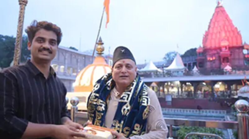 actor-manoj-joshi-visited-mahakal-temple-ujjain-mp