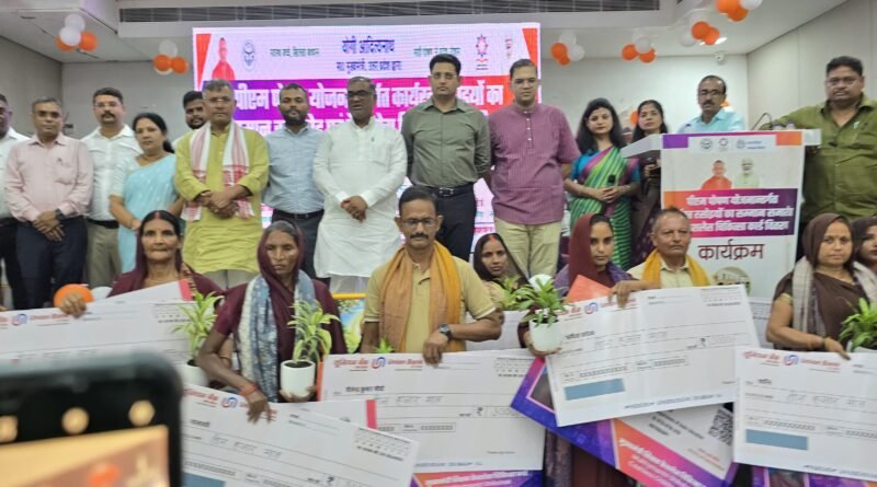 pm-poshan-scheme-cooks-honoure