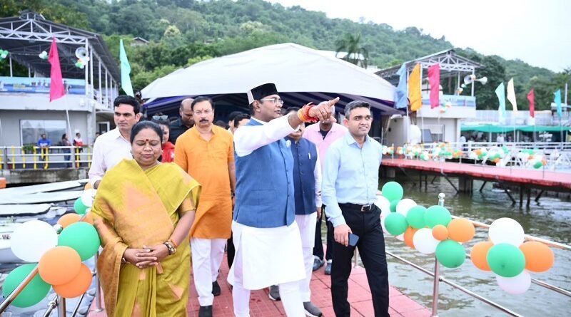 mp-bhopal-tiranga-yatra-boatfirst-time-floating-tr