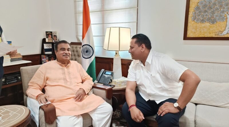kangra-mp-anurag-meet-gadkari