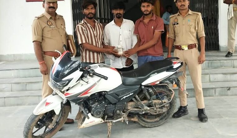 up-inter-district-smugglers-arrest