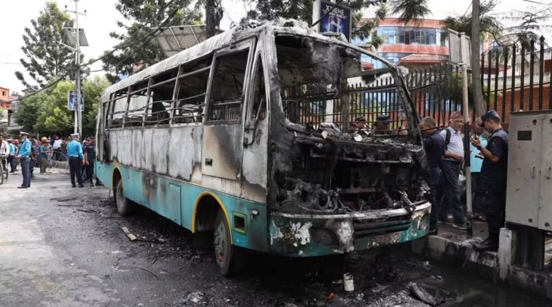 nepal-kathmandu-bus-fire-traff