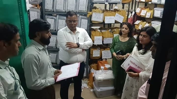 mp-indore-collector-surprise-inspection-record-roo