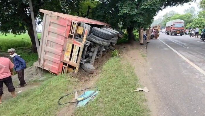 four-dead-accident-in-sambhal