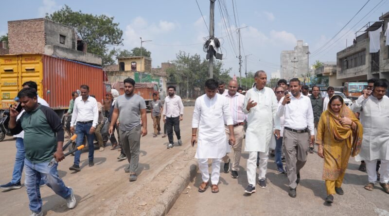 jay-bhagwan-yadav-inspect-nangli-dairy