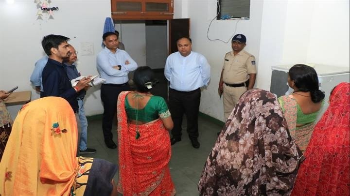 mp-jhabua-inspects-hostel-facilities-ranging-ameni