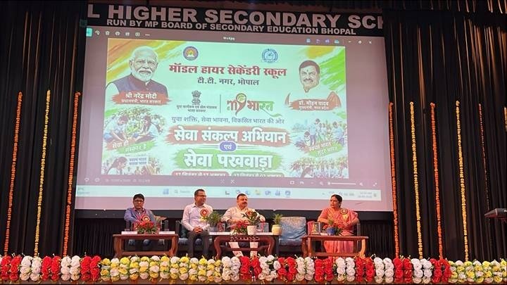 mp-bhopal-students-depicted-india-my-dreams-throug