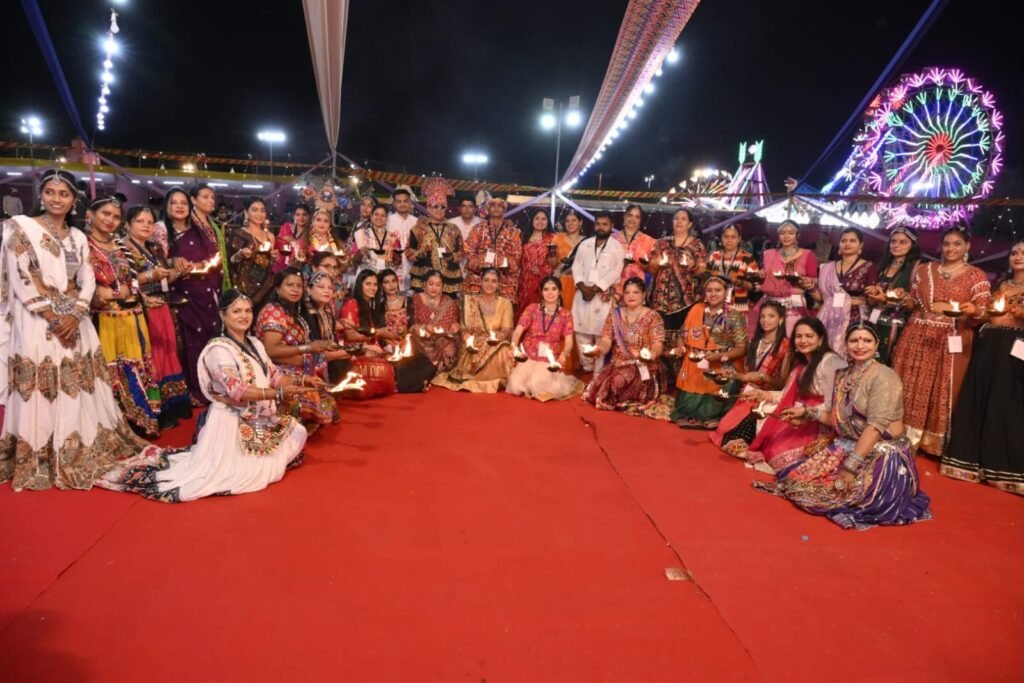 jaipur-dandiya-mahotsav-attracts-huge-crowds