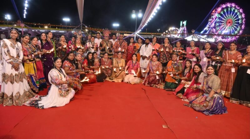 jaipur-dandiya-mahotsav-attracts-huge-crowds