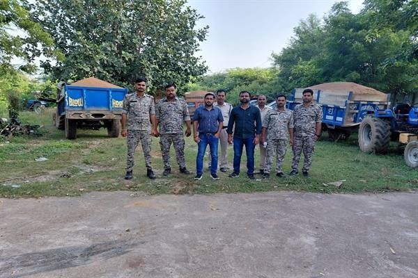 mp-gwalior-cracks-down-illegal-mining-9-vehicles-l